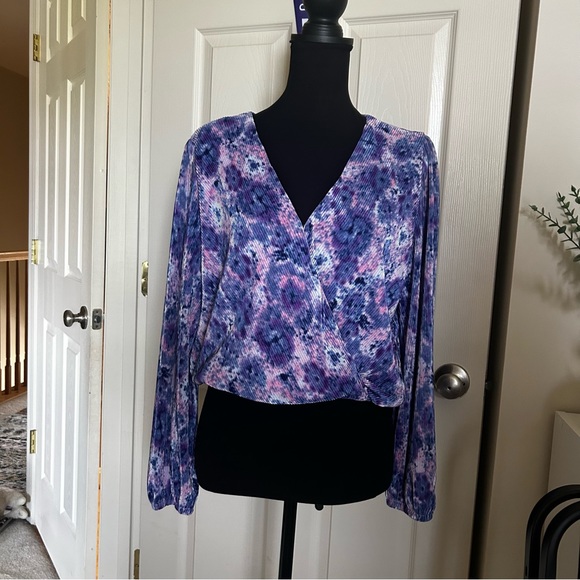 ASTR Pleated Surplice Long Sleeve Top NWOT - Picture 2 of 4